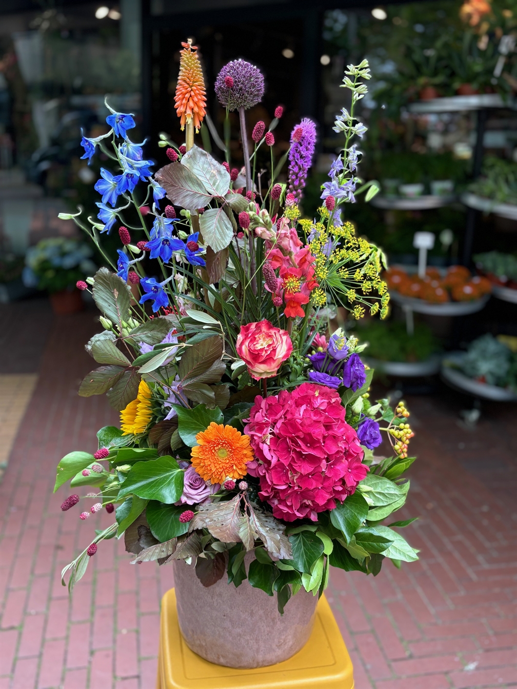 Bloemstuk in bonte kleuren