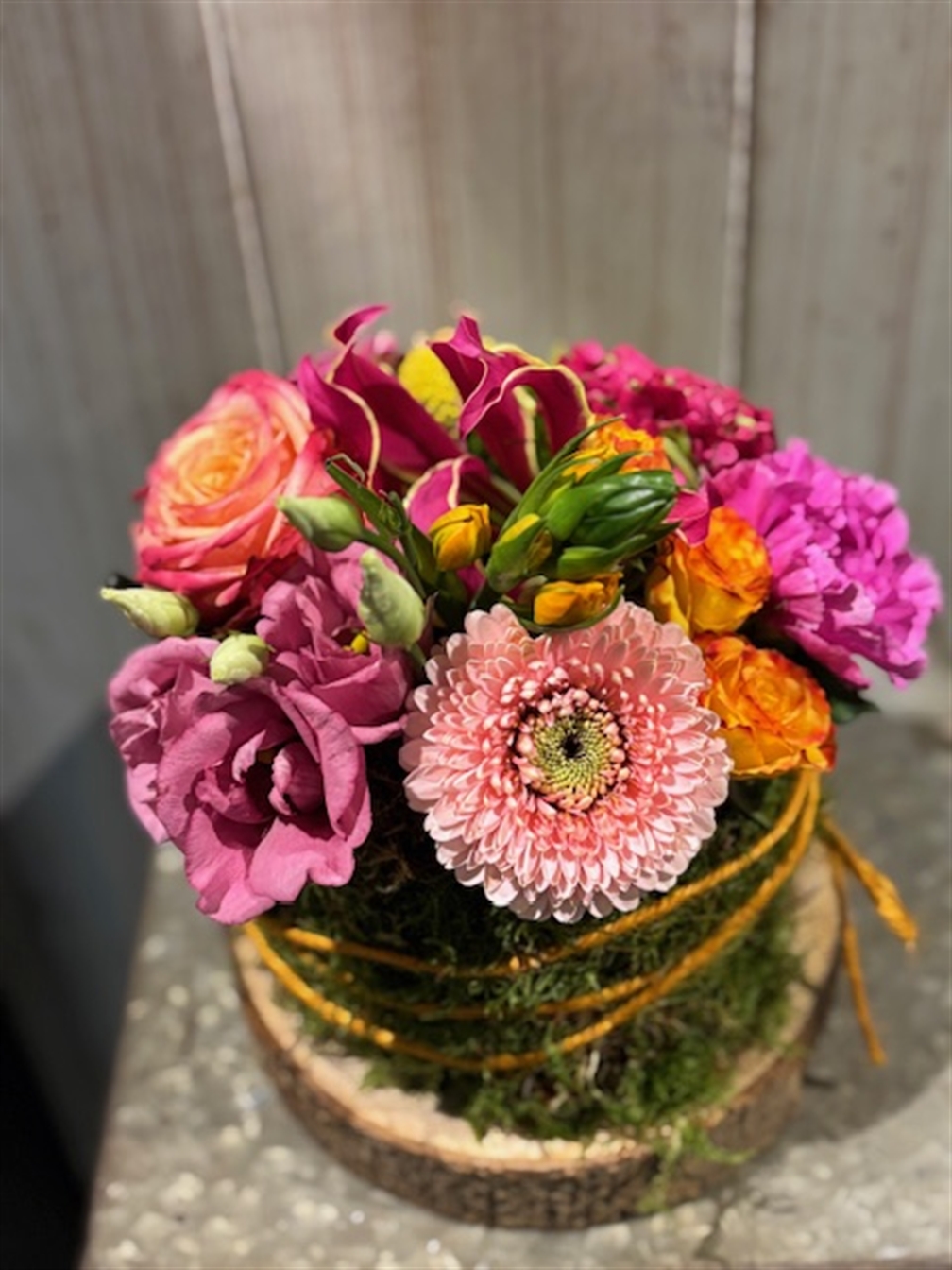 Kleine bloementaart op natuurlijk basis 